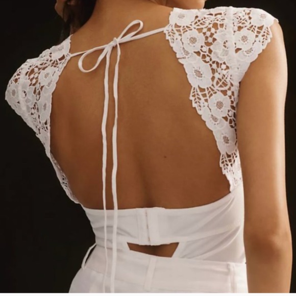 Brand New by Anthropologie THE ALANDRA CAP-SLEEVE LACE BODYSUIT - Picture 4 of 8